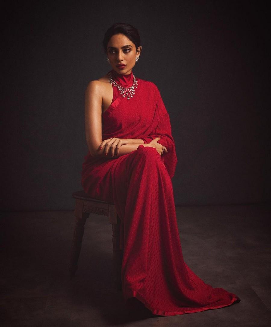 Sobhita Dhulipala Looking Sexy In Red Saree | Telugu Rajyam Photos